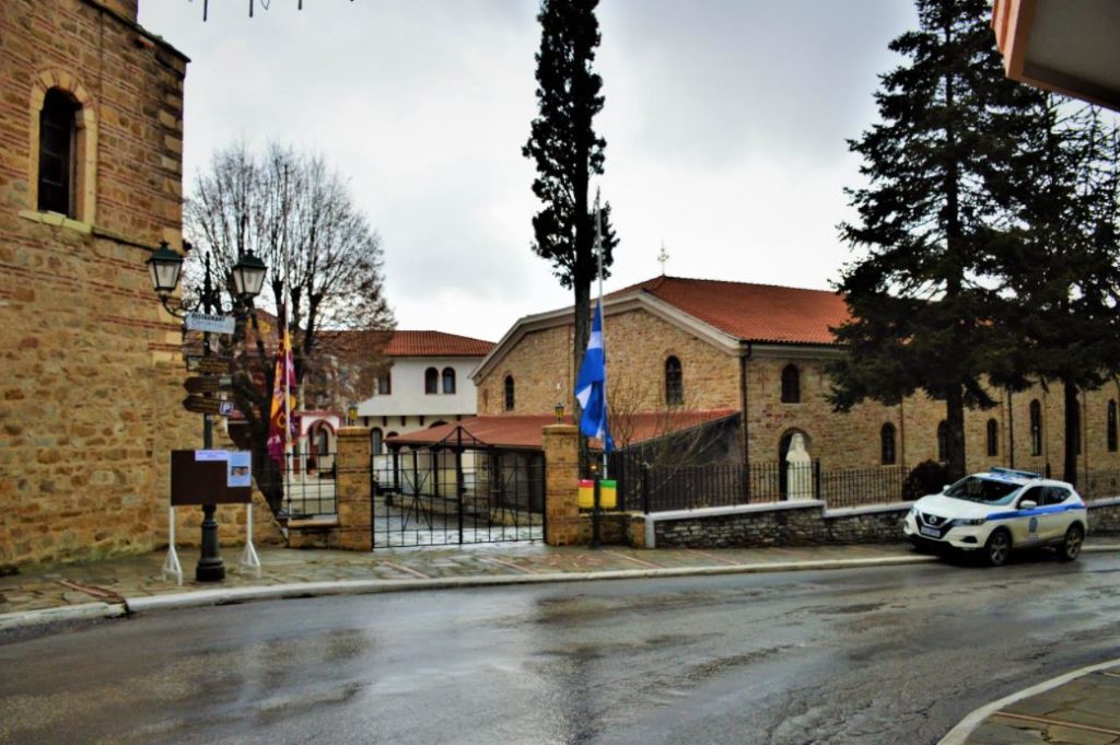 ΑΡΝΑΙΑ: Μεσίστιες οι σημαίες στην εορτή του Πολιούχου