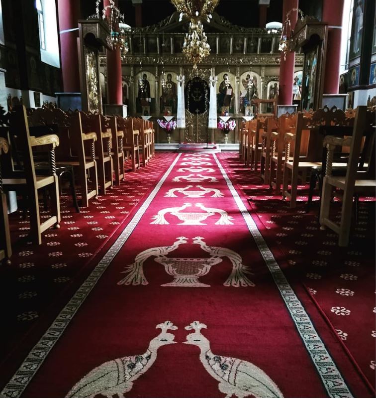 Ανοικτός ο ναός για προσευχή και άναμμα κεριών στα κοιμητήρια