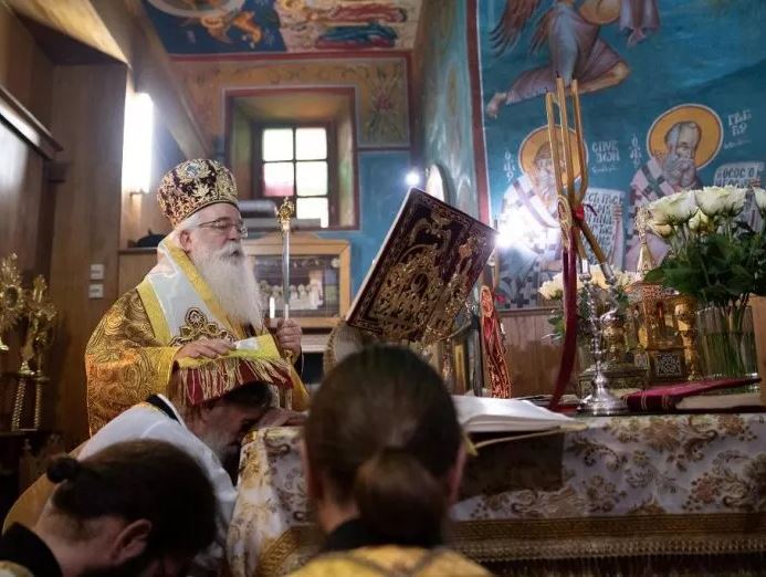 Χειροτονία διακόνου από τον Μητροπολίτη Δημητριάδος