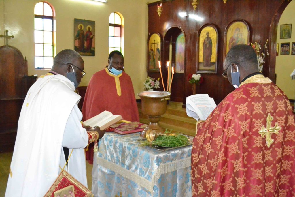 الإرهاق يمنع الأنبا يوناه من رئاسة قداس الغطاس في كامبالا