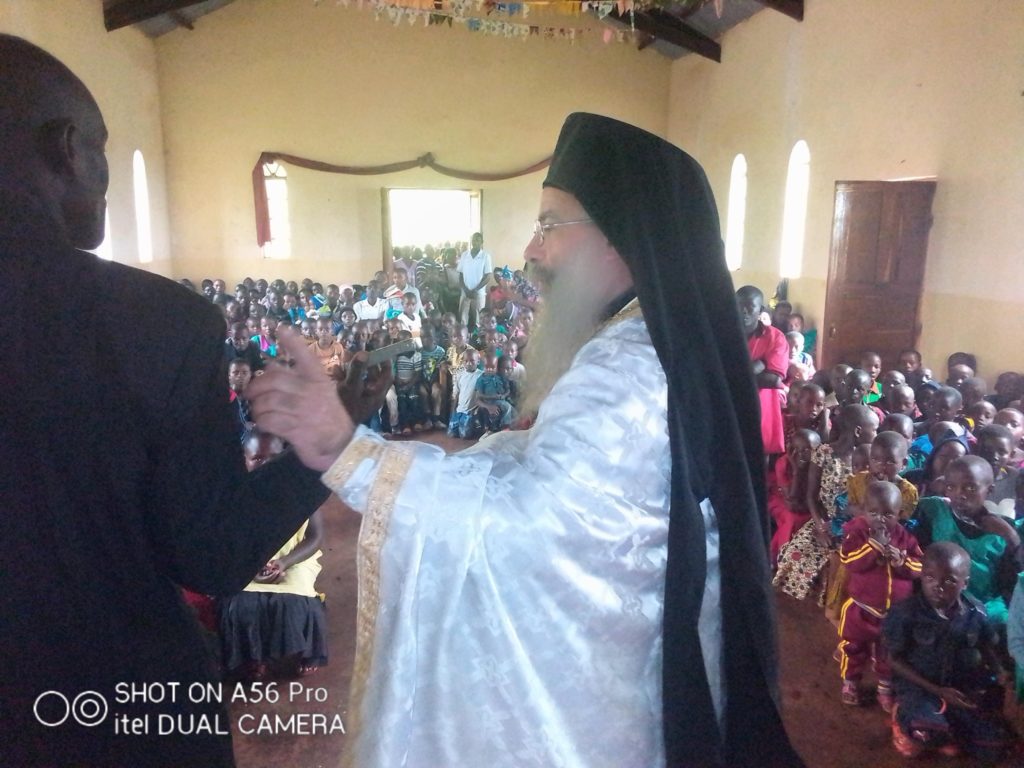 Ιεραποστολική επίσκεψη περπατώντας χιλιόμετρα!