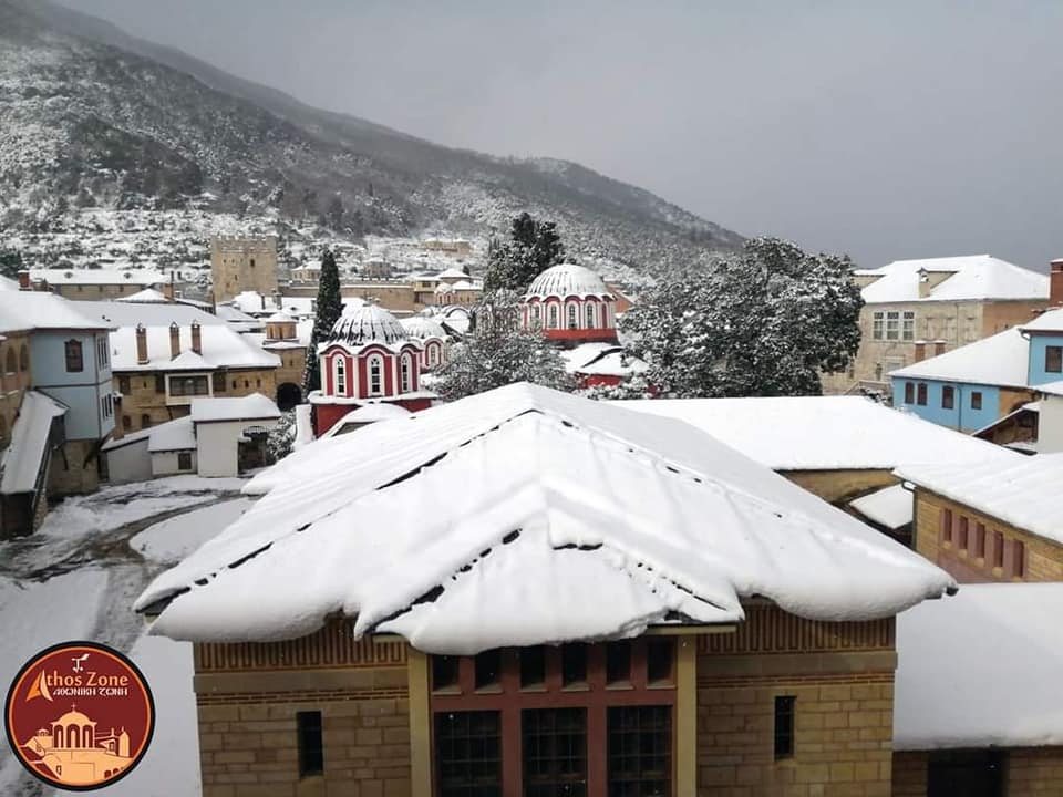დათოვლილი ათონის მთა – იხილეთ ფოტოები