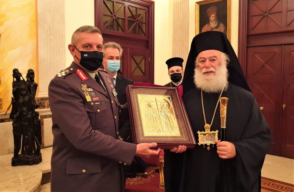 البابا ثيودروس الثاني يستقبل رئيس الأركان العامة للدفاع الوطني اليوناني