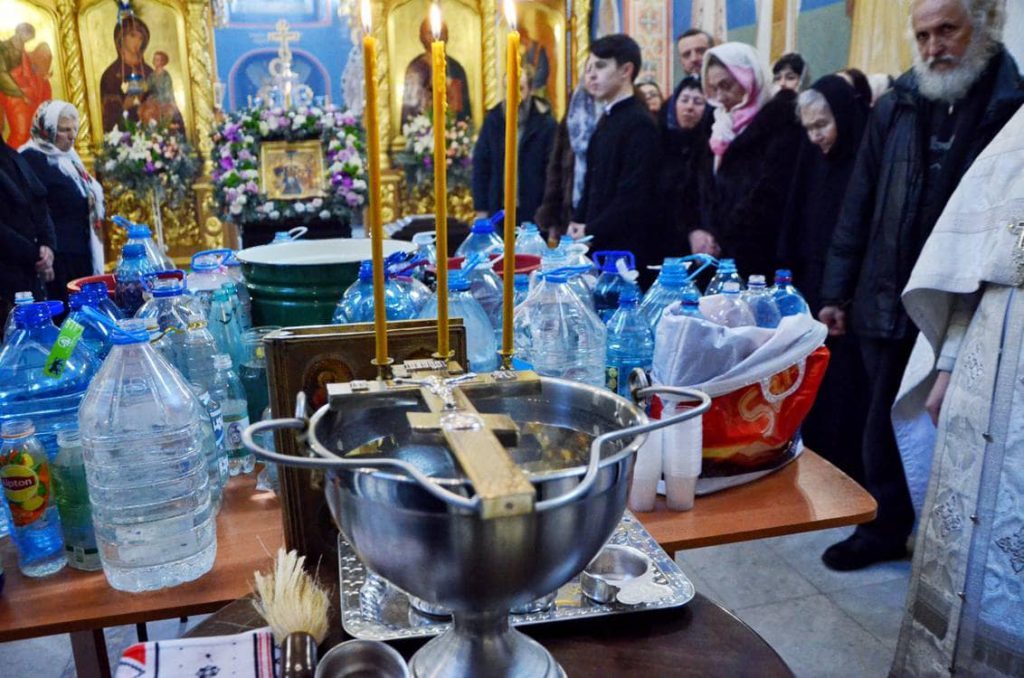 კიევის სასულიერო აკადემიასა და სემინარიაში ნათლისღების დღესასწაული აღნიშნეს [ფოტო]