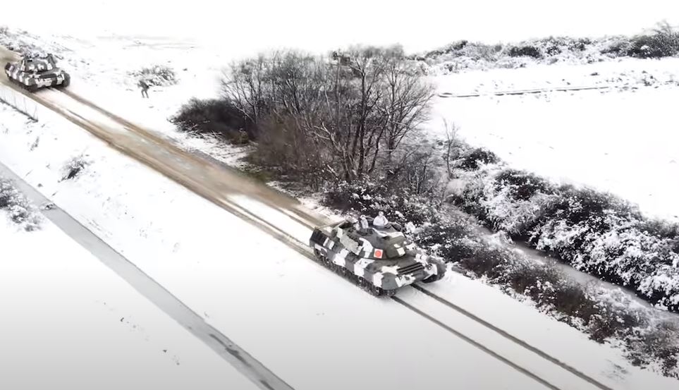 Χειμερινή Επιχειρησιακή Εκπαίδευση στα χιόνια του Δ’ Σ.Σ. (ΒΙΝΤΕΟ)