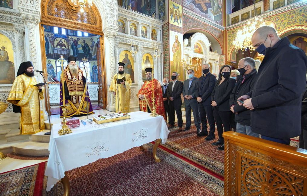 H πρώτη μέρα του έτους στην Μητρόπολη Πειραιώς