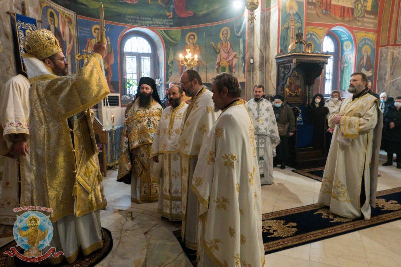 Офикия в столичния храм „Св. Богородица – Живоприемни източник“