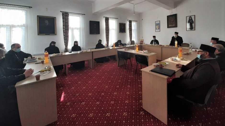 Sinaxă: Stareții și starețele din Eparhia Aradului au prezentat rapoarte de activitate pe anul 2020