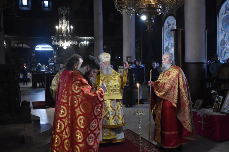 Антоновден бе отбелязан с архиерейска св. Литургия в гр. Троян