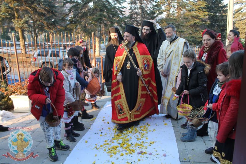 Храмов празник с архиерейска св. Литургия в с. Лозен