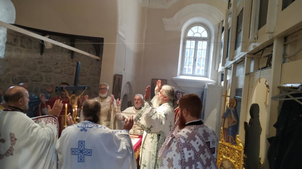 Владика Кирило богослужио у храму Вазнесења у Херцег Новом
