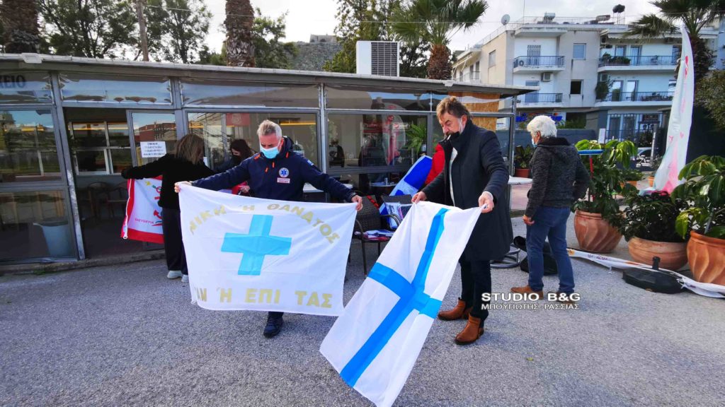 Επετειακές ελληνικές σημαίες θα ανεμίζουν στο Ναύπλιο