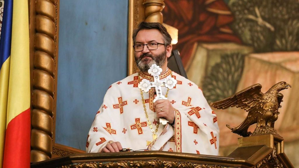 Deși monahi, Sfinții Trei Ierarhi au fost mereu prezenți în lume prin cuvânt și faptă, spune Pr. Daniel Buda