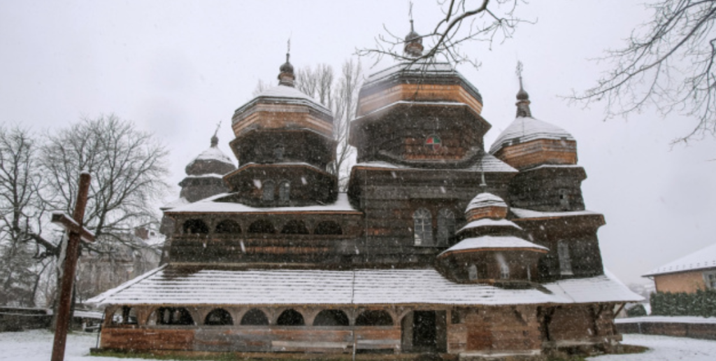 На Львовщине сняли проморолик о деревянных церквях области