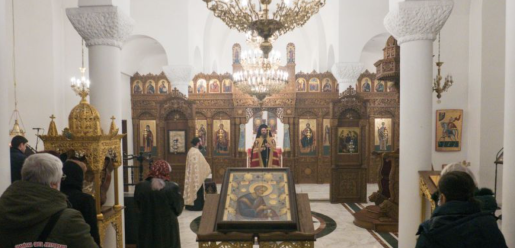 В Лозенския манастир „Св. апли Петър и Павел“ бе отслужена архиерейска вечерня