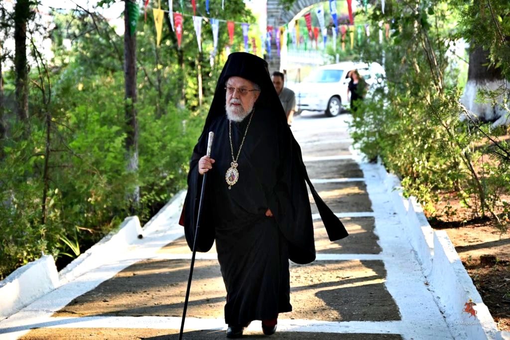 Η Εκκλησία στην ίδια κατηγορία με τα κομμωτήρια και το κυνήγι