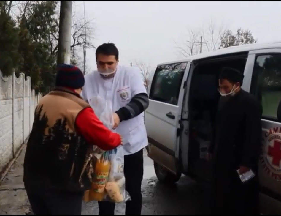 Alimente de bază pentru 24 de familii din Ilfov de la voluntari bucureșteni