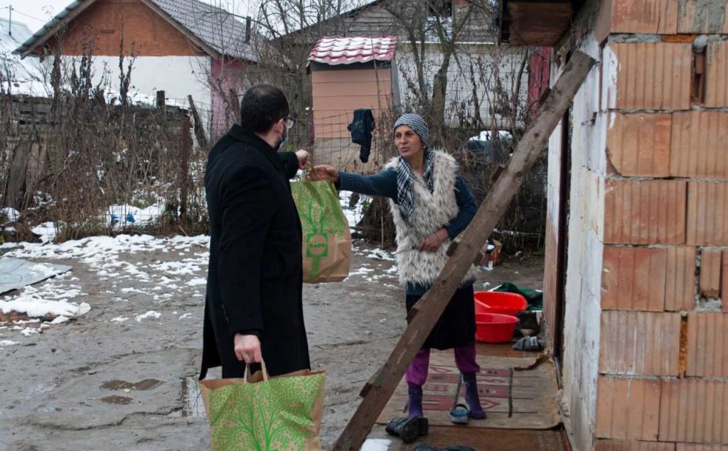 În 2020, Arhiepiscopia Râmnicului a dezvoltat şapte programe educaţionale şi sociale pentru romi