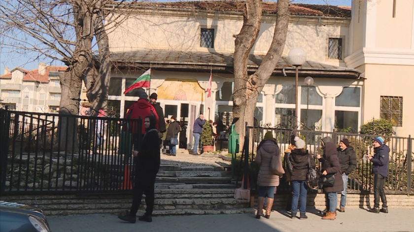 Доброволци помагат на 55 социално слаби семейства във Варна