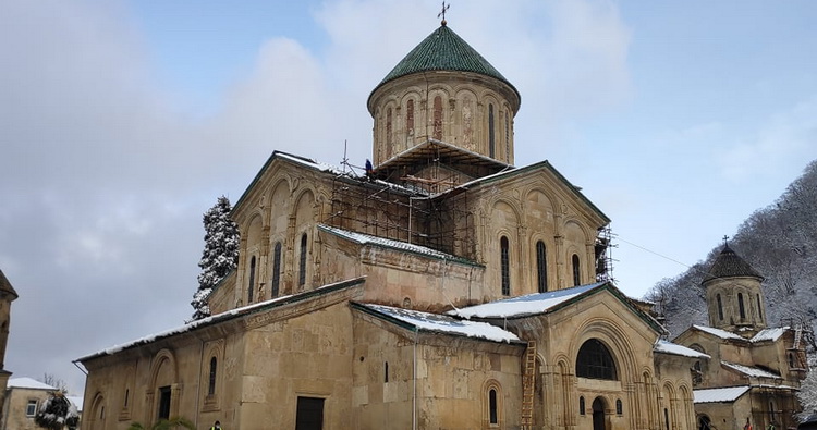 Georgia: Cultural heritage body fines, replaces contractors working on Gelati UNESCO monument rehabilitation