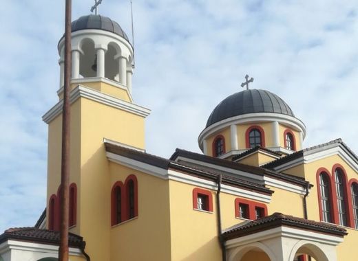 Нова и красива църква се извиси в санданско село