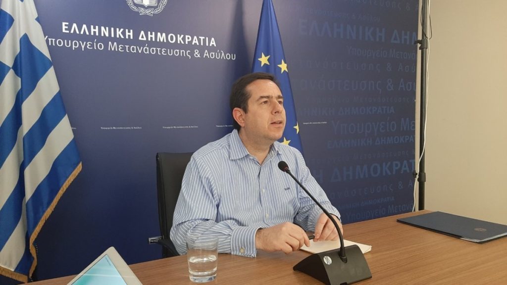 Μηταράκης: «Δεν φοβάστε τα 600 άτομα, σας φοβίζουν τα 1500»;