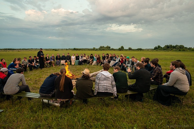 “Εκκλησία για Εφήβους” από το Πατρ. Μόσχας