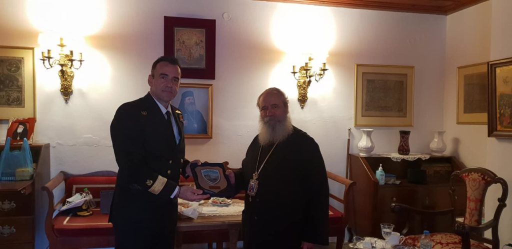 Ο Μητροπολίτης Ύδρας ευχαρίστησε τον απερχόμενο Διοικητή για την συνεργασία