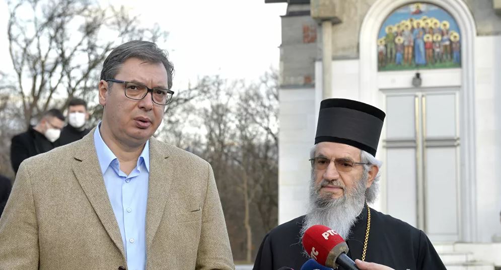 Вучић у Kрагујевцу са владиком Јованом, држава помаже завршетак цркве у Шумарицама