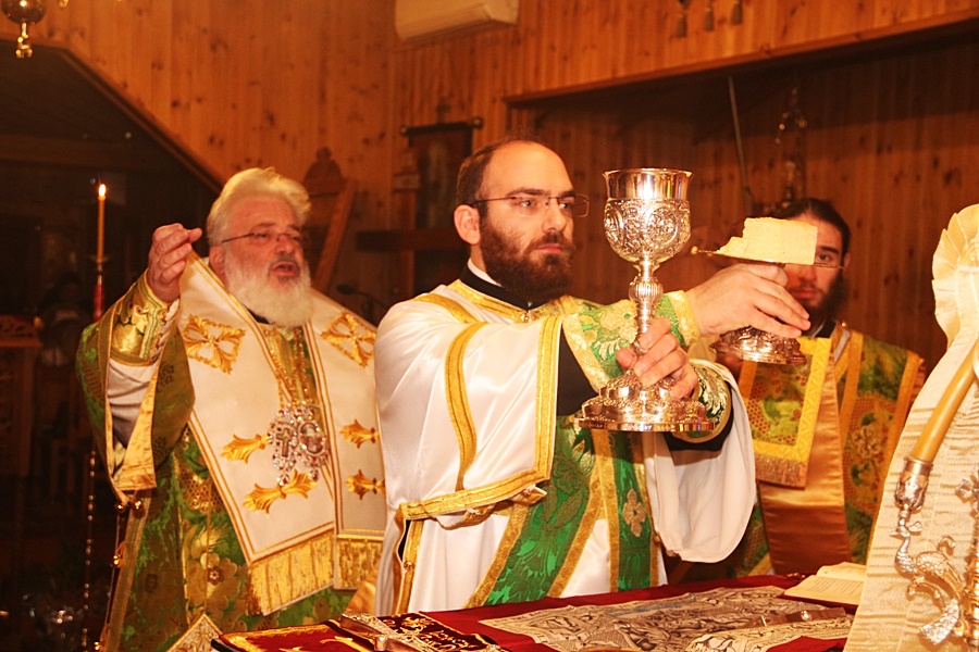 Πολλά τα φώτα της εποχής μας, αλλά δεν είναι το Φως