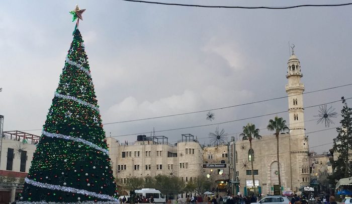 Ισλαμιστές επιχείρησαν να κάψουν χριστουγεννιάτικο δέντρο στη Βηθλεέμ