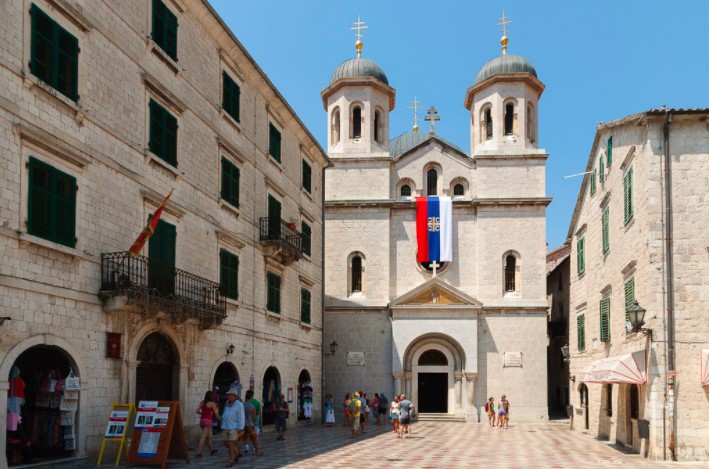 Καταδίκη της βεβήλωσης ιστορικού ναού στο Μαυροβούνιο