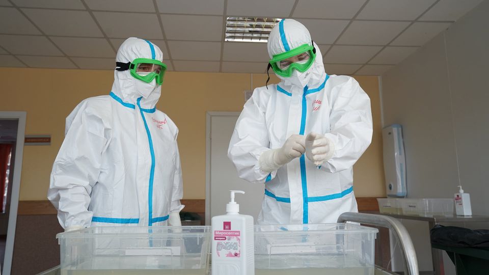 В Иркутской епархии передали медикам 2000 комплектов СИЗ