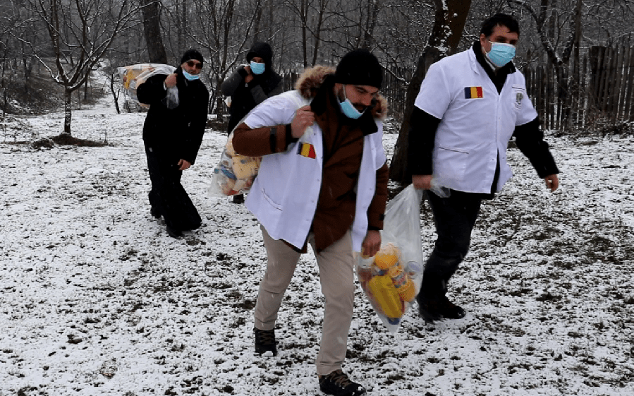 Voluntarii CMN în acţiune. „Când îi ajuți, oamenii simt că participi la suferința lor”