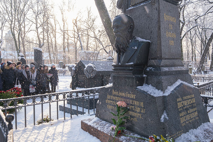 В САНКТ-ПЕТЕРБУРГЕ МОЛИТВЕННО ПОЧТИЛИ ПАМЯТЬ ФЕДОРА ДОСТОЕВСКОГО