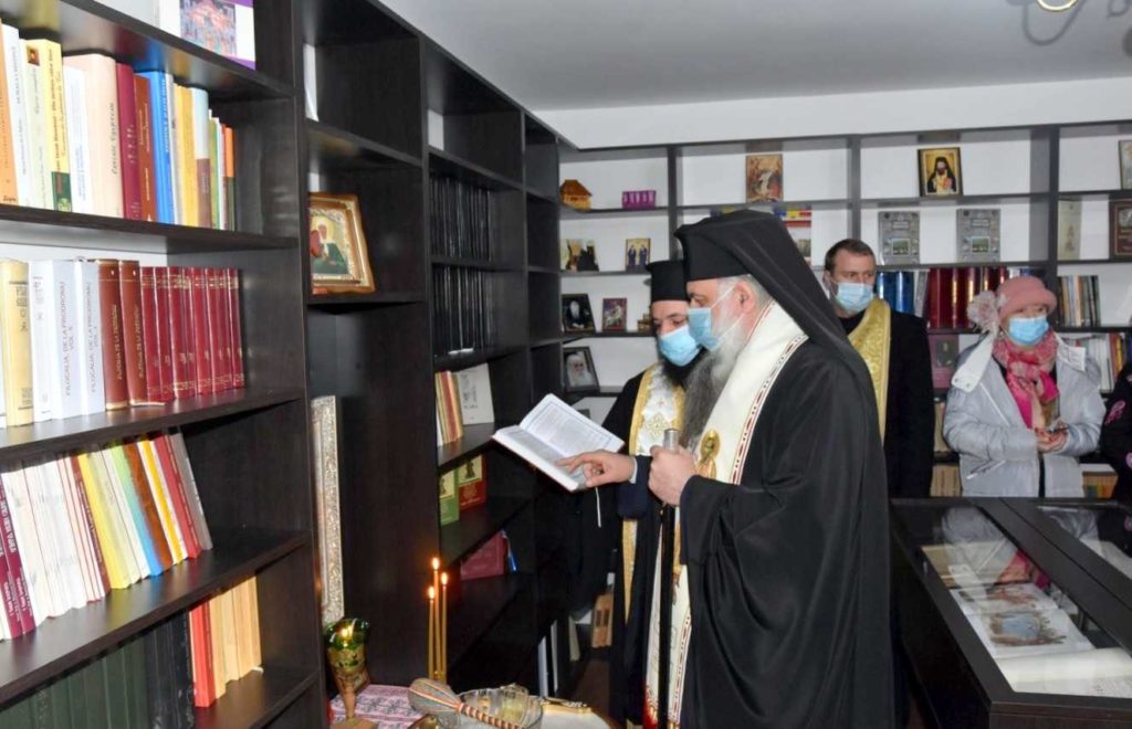 IPS Varsanufie a sfinţit biblioteca mănăstirii din satul natal al Patriarhului Justinian