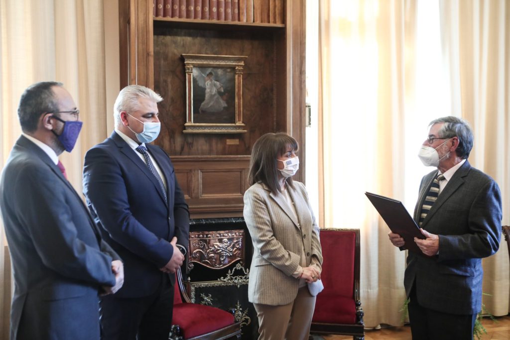 Η ΠτΔ βράβευσε τον Καθηγητή Ελευθέριο Ζούρο