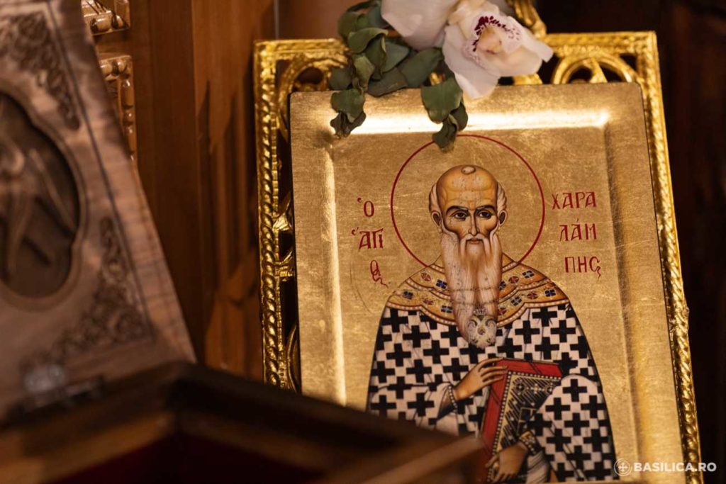 Sf. Haralambie, protectorul de molimă, serbat la biserica unde a fost botezat Mitropolitul Primat Nifon
