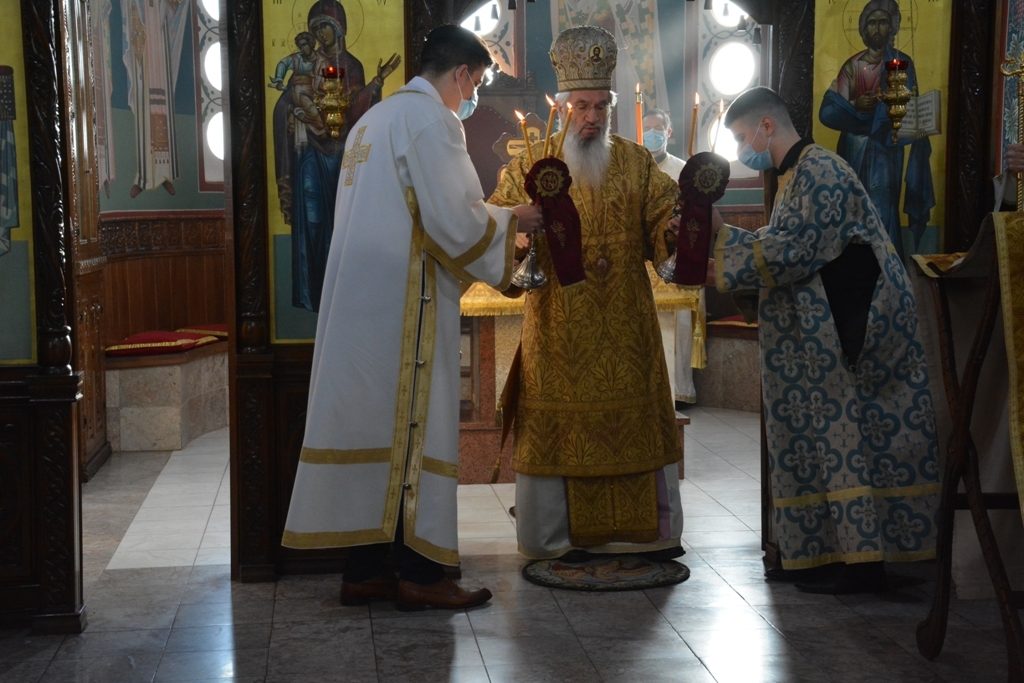 Владика Јован богослужио у храму на Аеродрому