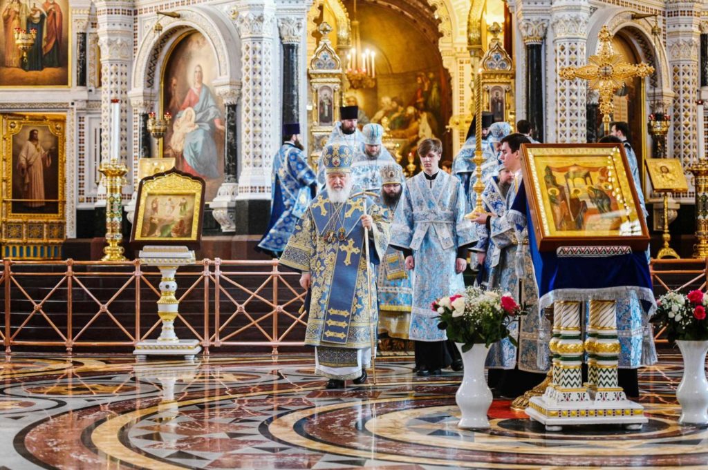 На празник Сретења Господњег патријарх Кирил служио је Литургију у Саборном храму христа Спаситеља у Москви