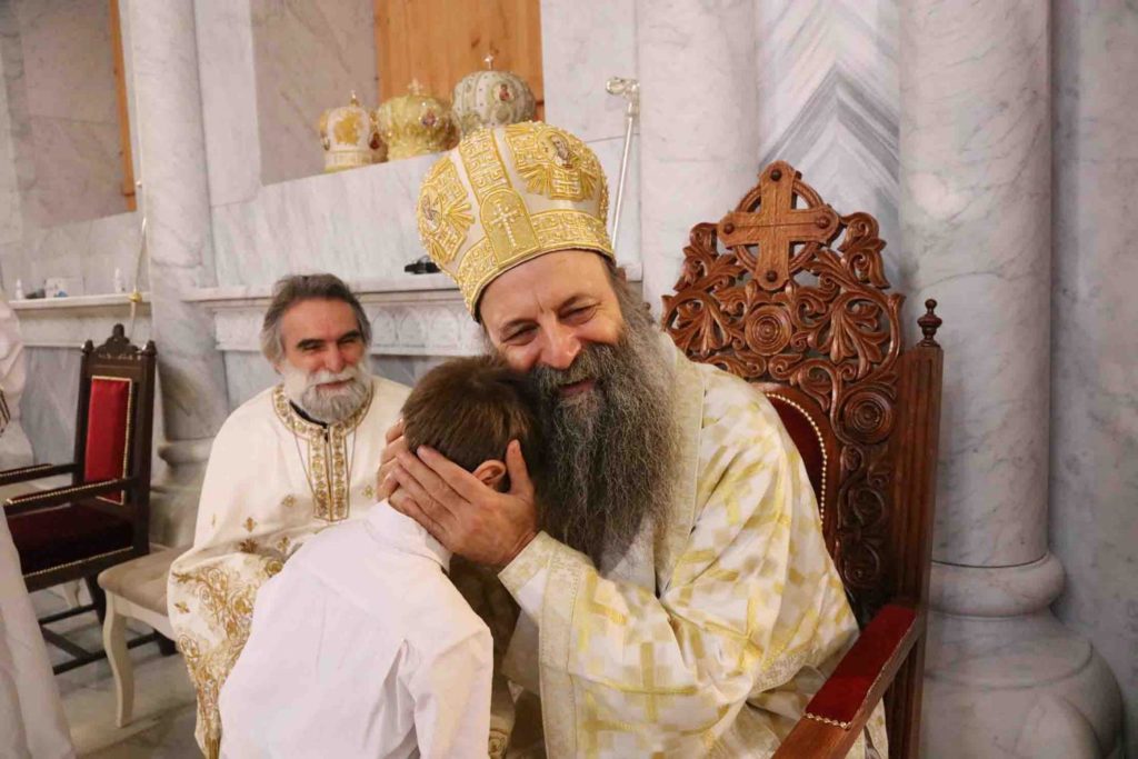 Ο νέος Πατριάρχης Σέρβιας κοντά στα παιδιά