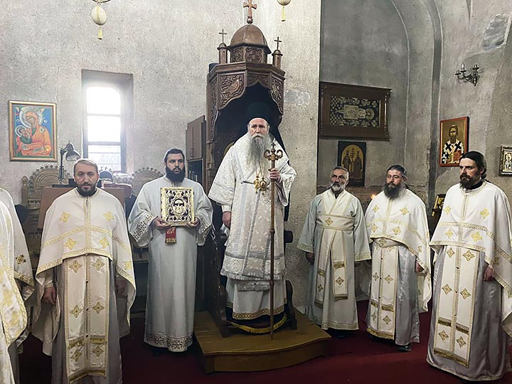 Епископ Јоаникије богослужио у манастиру Ђурђеви Ступови