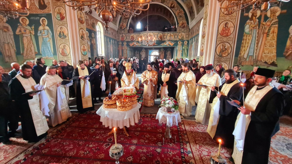 Hramul Bisericii „Sfinții Trei Ierarhi” din Slătioara, Suceava