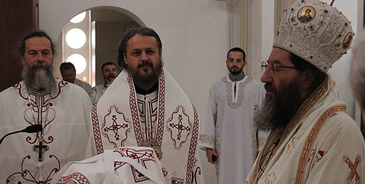 Епископи Јустин и Максим служили у Светосавском храму у Краљеву