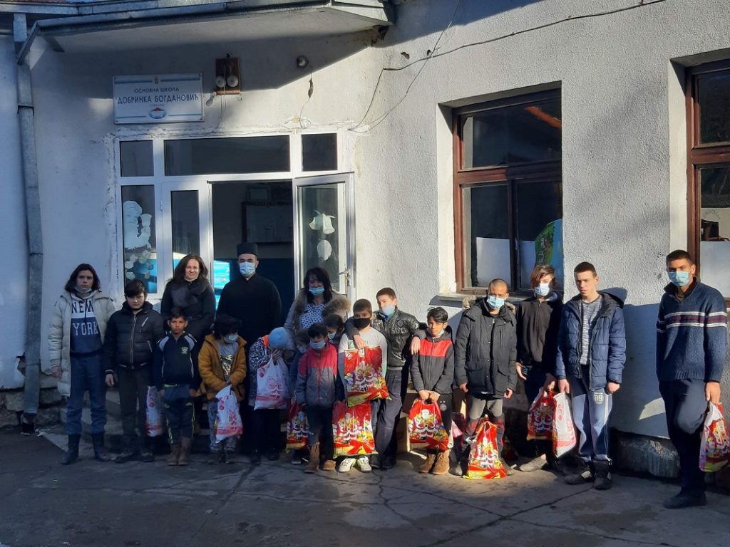 Светосавски пакетићи за ученике у селу Стрелац
