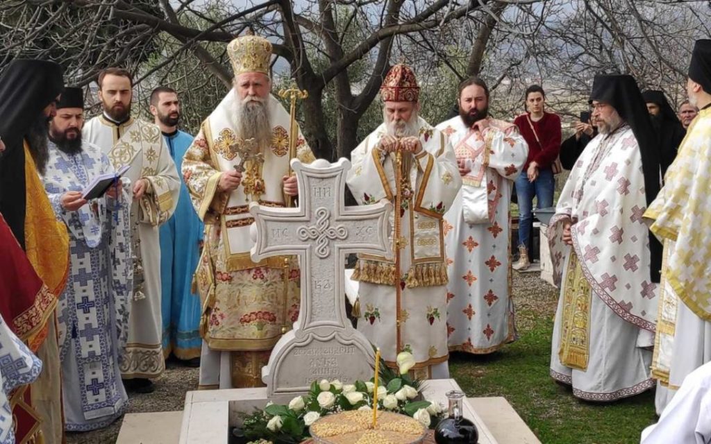 Епископи Јоаникије и Јован у Дајбабама служили помен оцу Луки (Анићу)