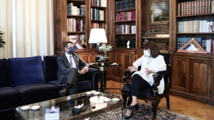 Αύριο η συνάντηση του πρωθυπουργού με την ΠτΔ