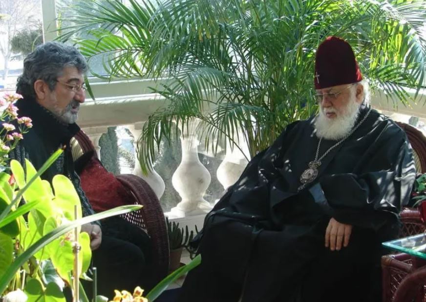 ილია მეორე – სიყვარულის გაცემისთვის უშურველი, წრფელი, მეგობრობისათვის მოწოდებული, თავის ხმასავით ძლიერი და ლმობიერი, სარწმუნოებისათვის გულმხურვალე –  ასეთად დარჩება თემურ წიკლაური ჩვენს მეხსიერებაში