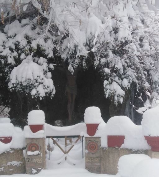Χιονισμένες μοναστηριακές εικόνες από την Φθιώτιδα
