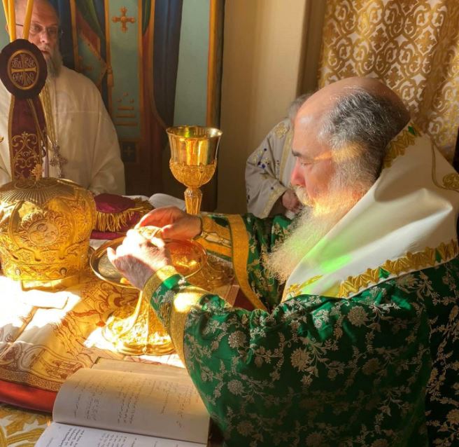 Ο Πατριάρχης Ιεροσολύμων ιερουργών στο Σαραντάριον Όρος